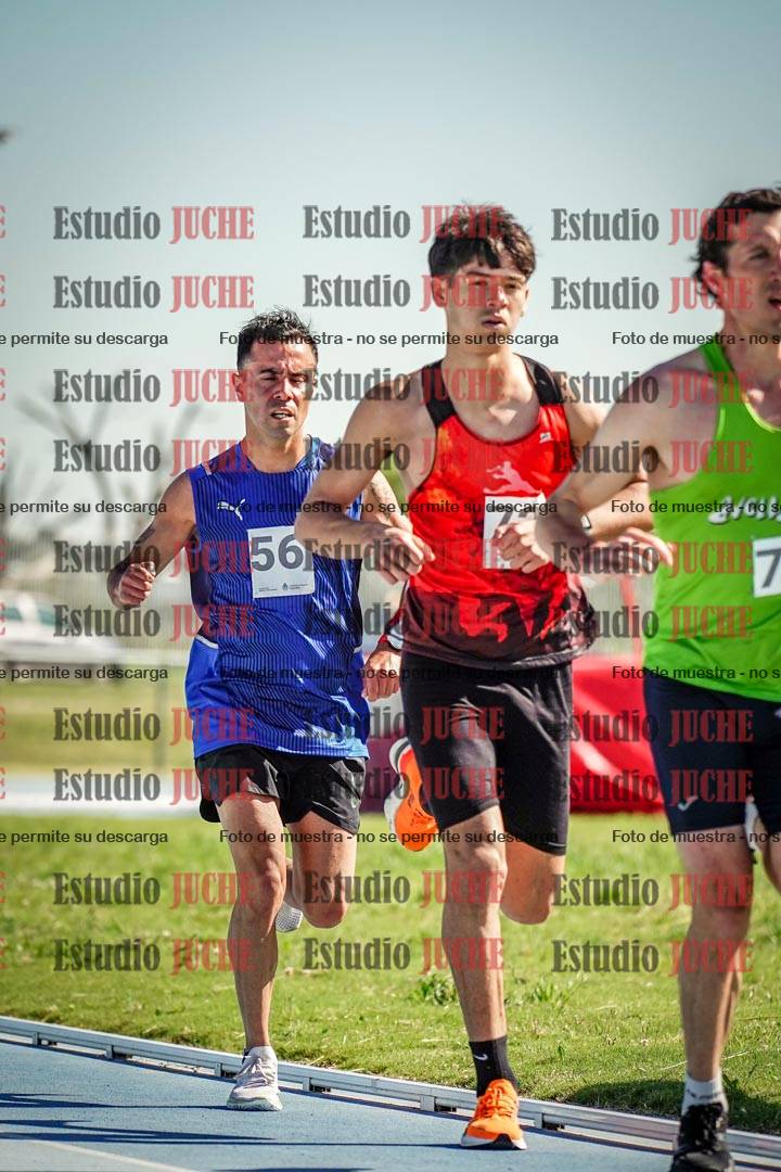 Fotos de los 5000 m de mujeres y varones - serie 1