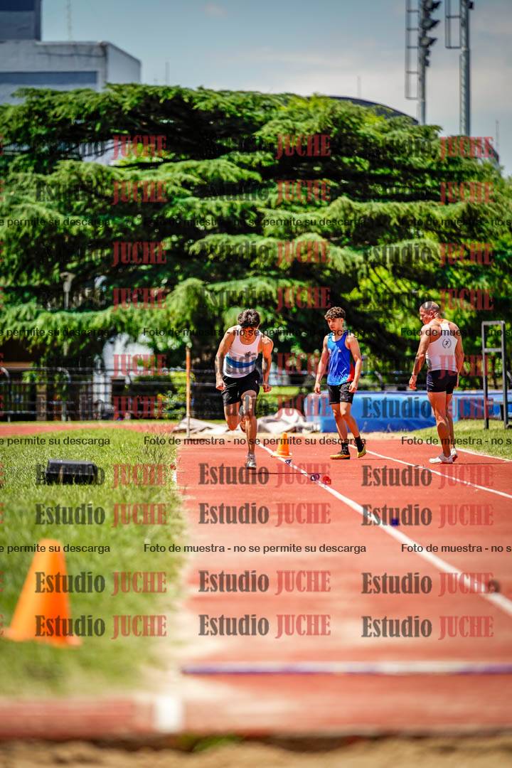 Fotos del salto en largo de varones