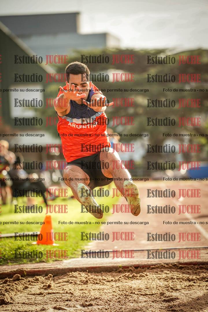 Fotos del salto en largo de varones