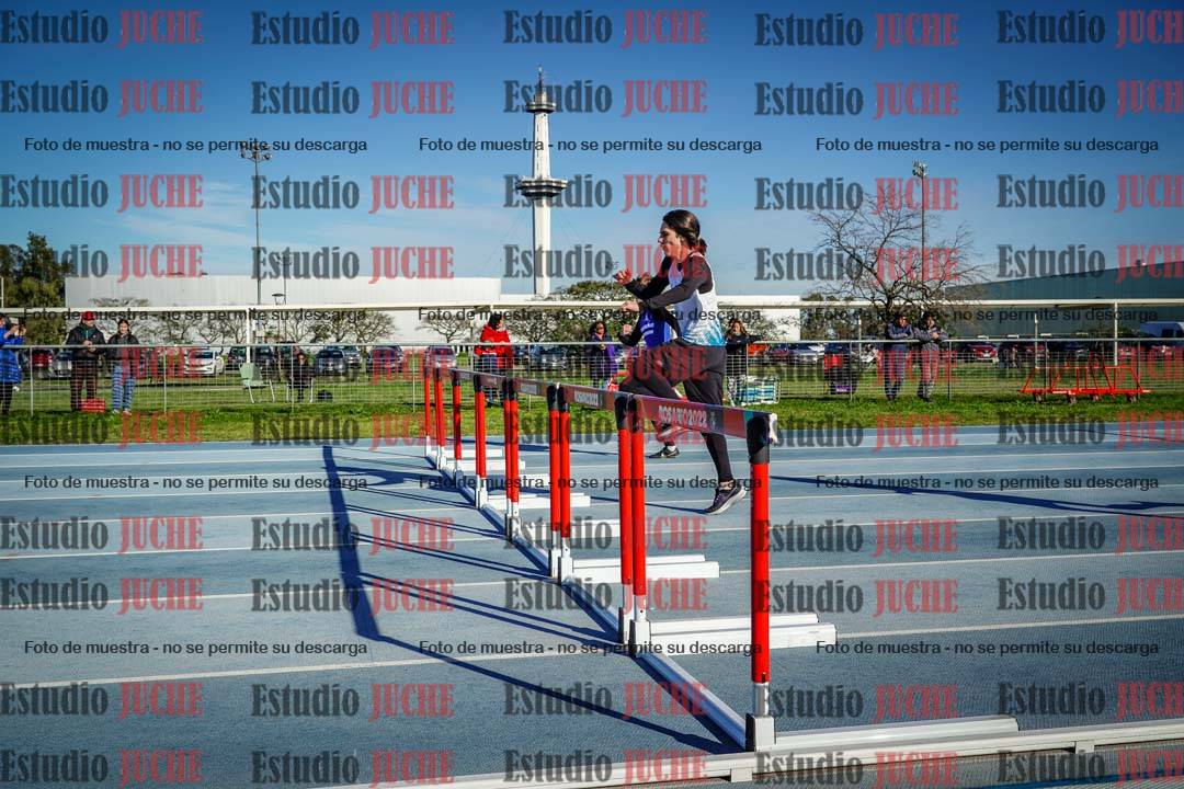 Fotos de los 100 m con vallas de varones - U14 (incluye hexatlón)
