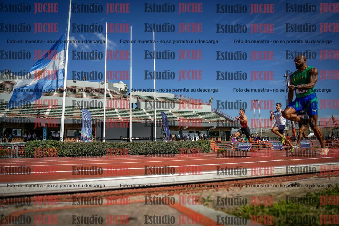 Fotos de los 100 m llanos de varones - deca 1