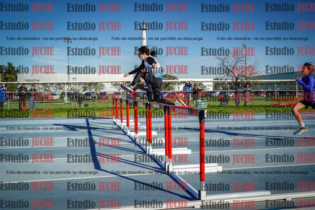 Fotos de los 100 m con vallas de varones - U14 (incluye hexatlón)