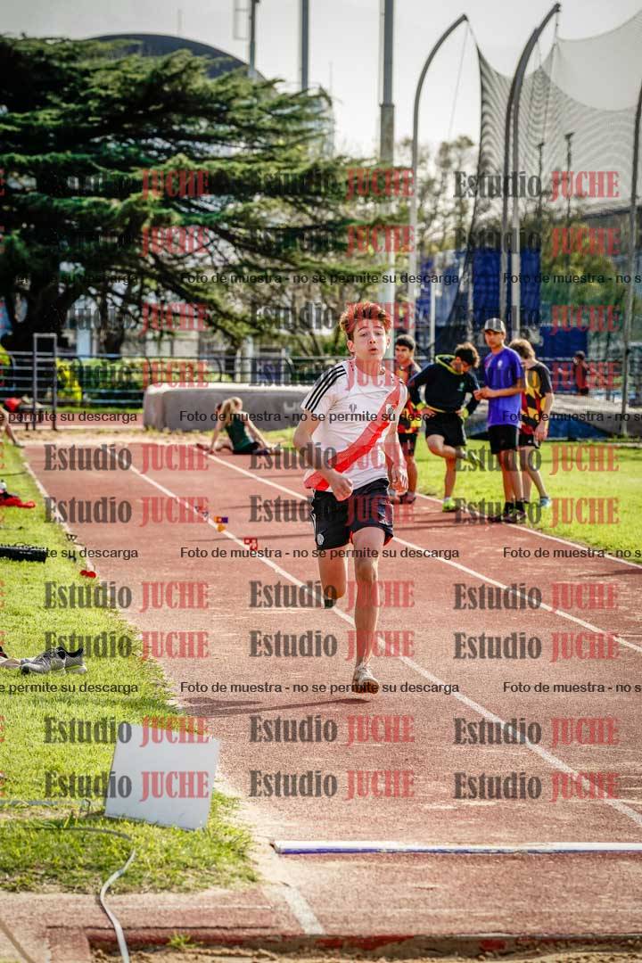Fotos del salto en largo de varones