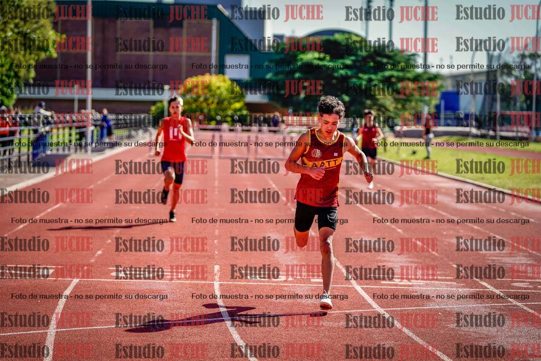 Fotos de los 295 m con vallas de varones