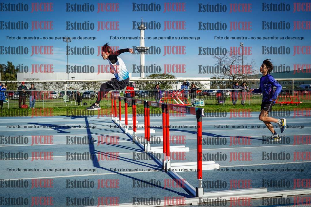 Fotos de los 100 m con vallas de varones - U14 (incluye hexatlón)