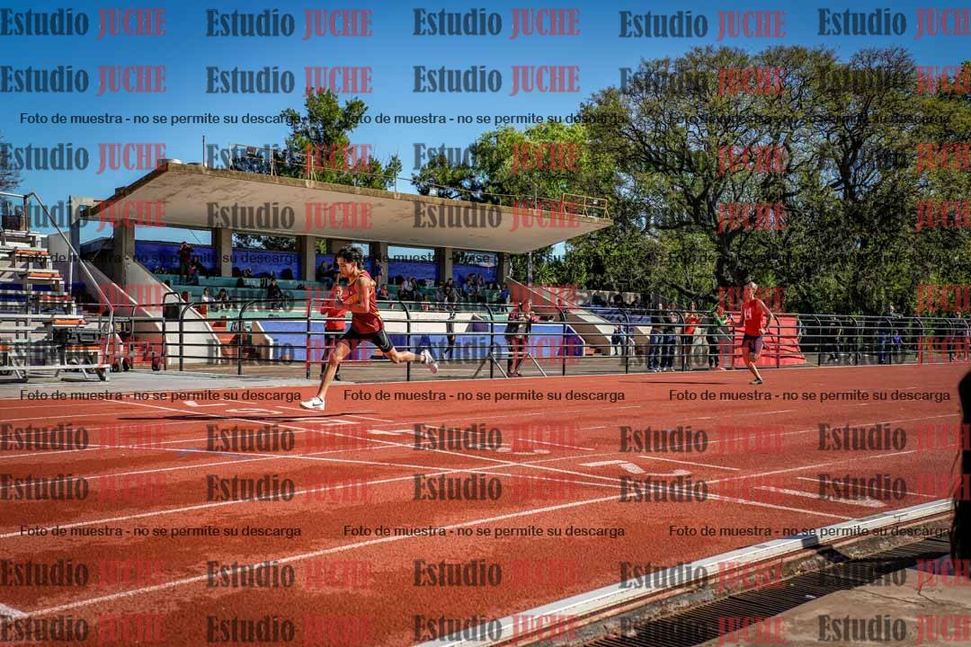 Fotos de los 295 m con vallas de varones