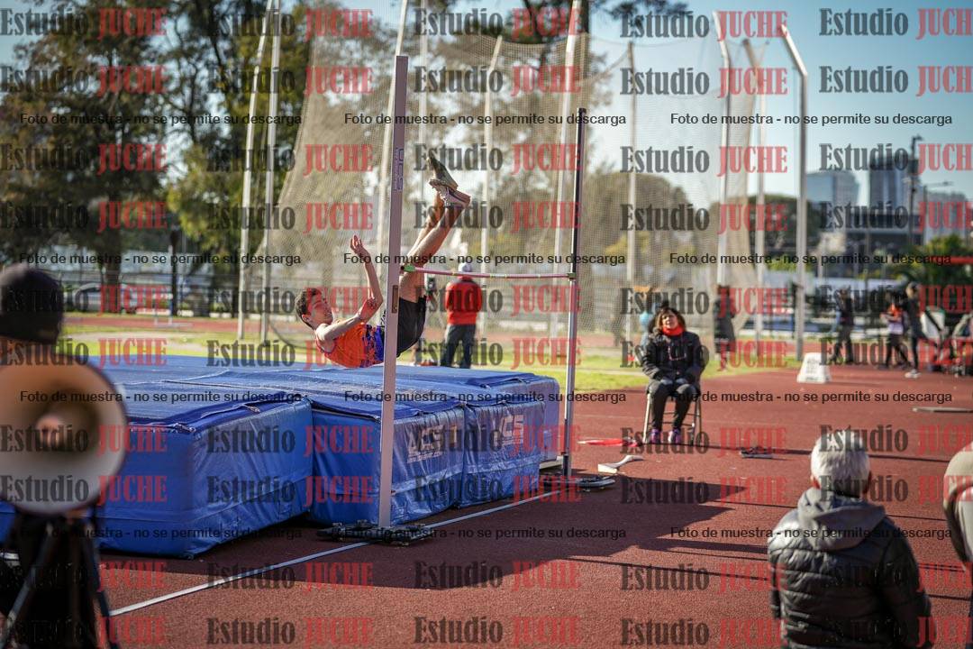Fotos del salto en alto - todos los grupos