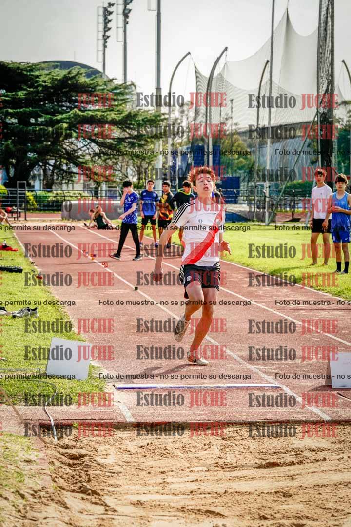Fotos del salto en largo de varones