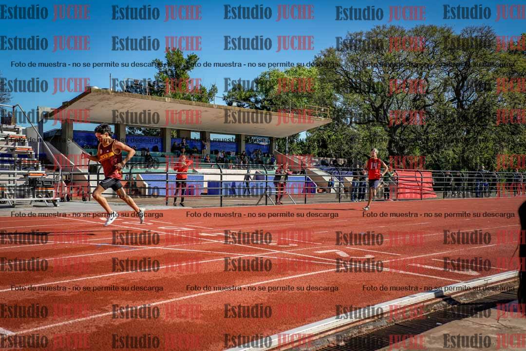 Fotos de los 295 m con vallas de varones