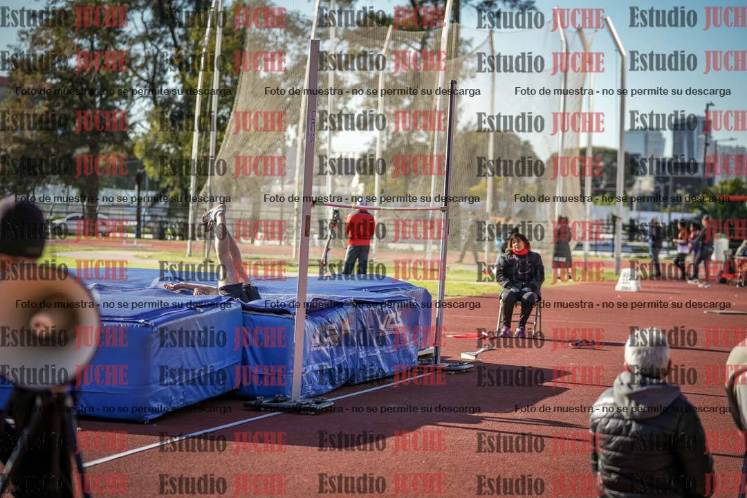 Fotos del salto en alto - todos los grupos
