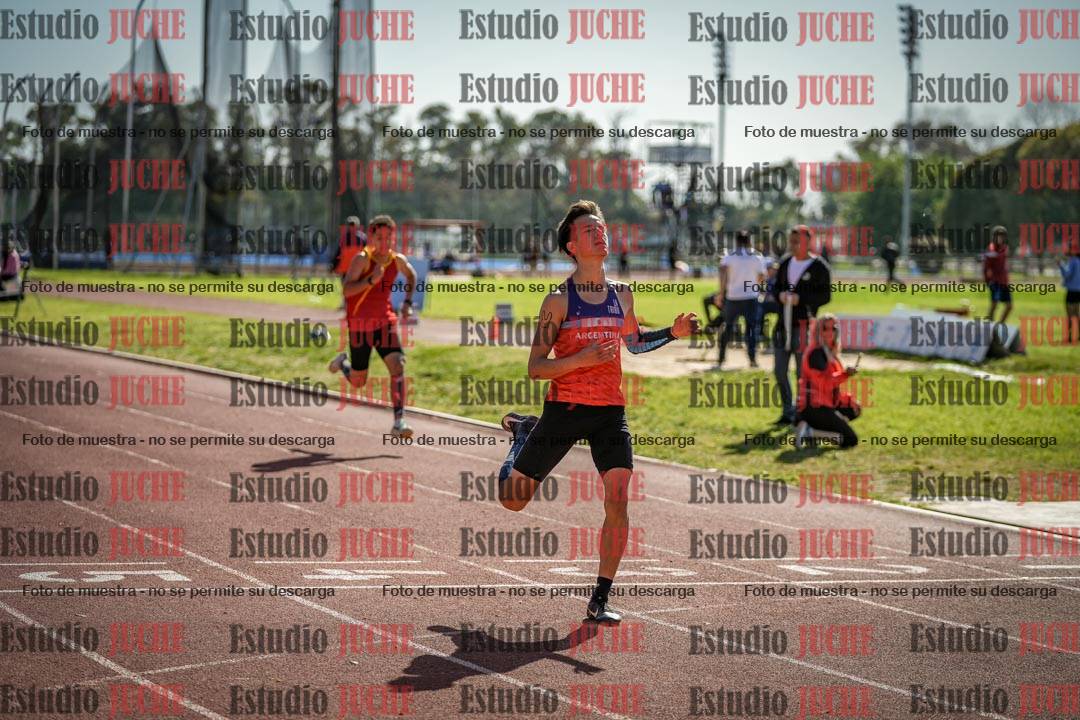 Fotos de los 295 m con vallas de varones