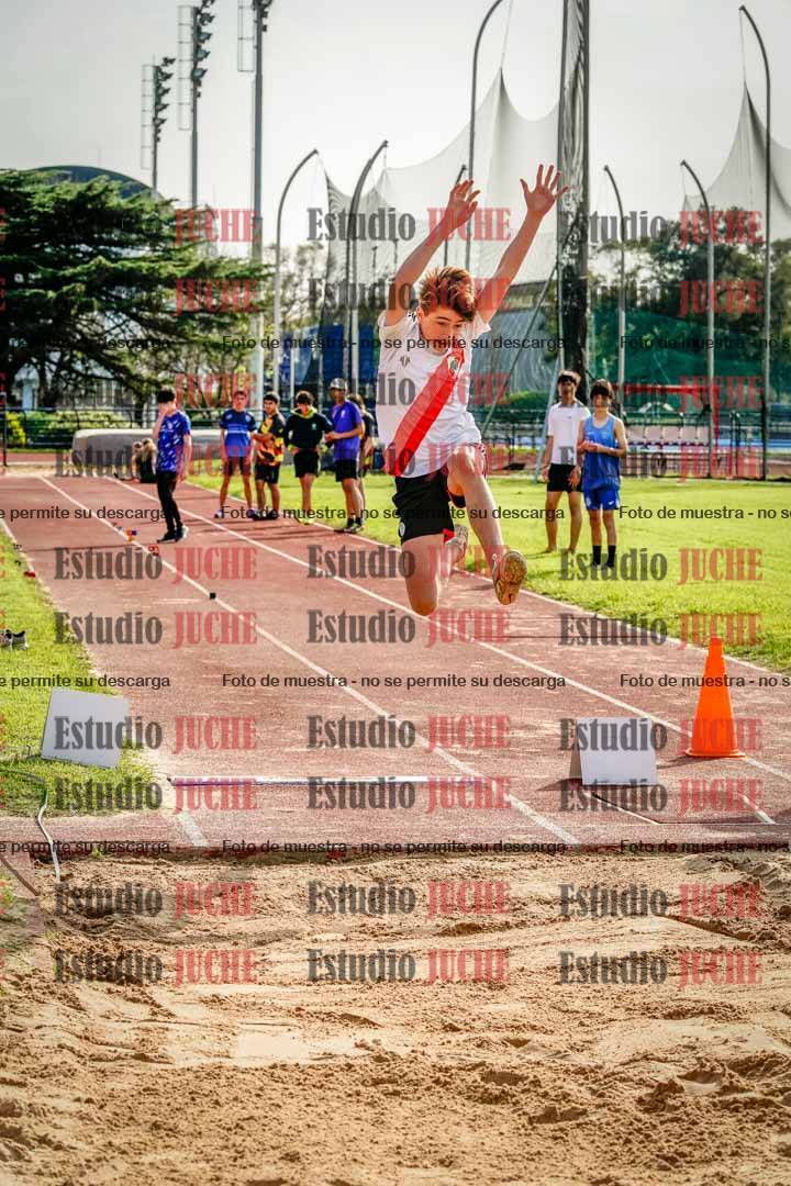 Fotos del salto en largo de varones