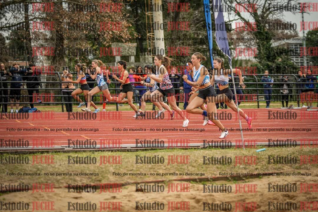 Fotos de los 100 m con vallas de mujeres