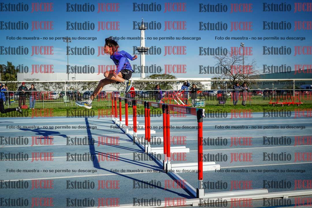 Fotos de los 100 m con vallas de varones - U14 (incluye hexatlón)