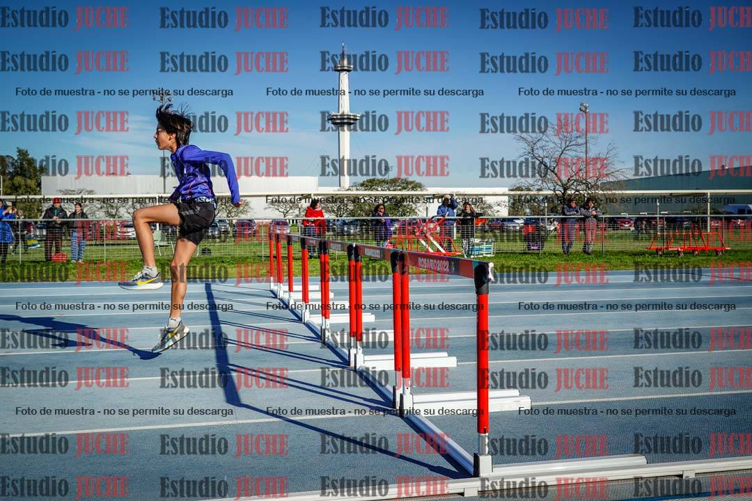 Fotos de los 100 m con vallas de varones - U14 (incluye hexatlón)