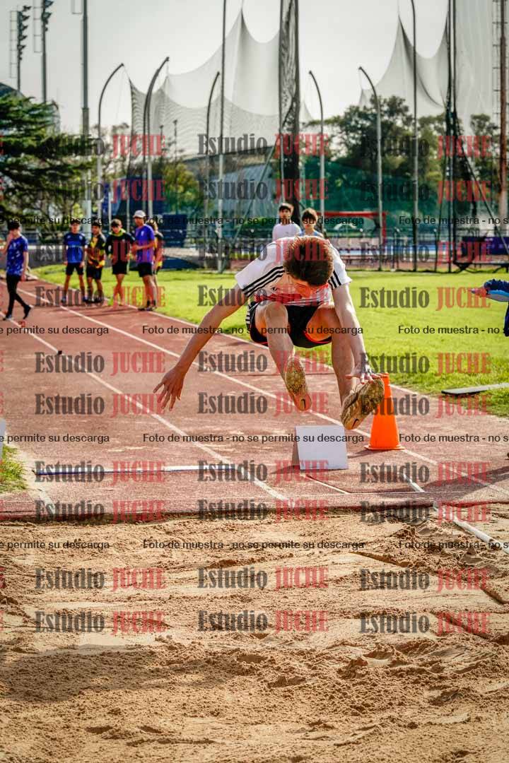 Fotos del salto en largo de varones