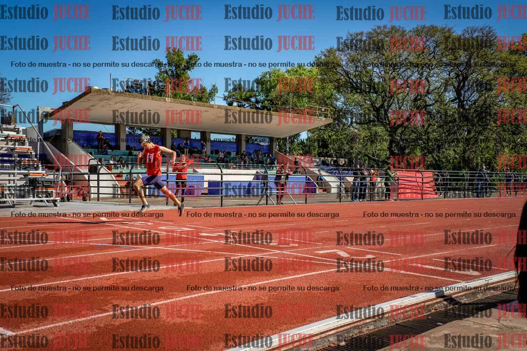 Fotos de los 295 m con vallas de varones