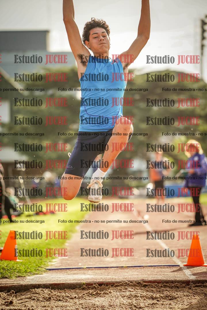Fotos del salto en largo de varones