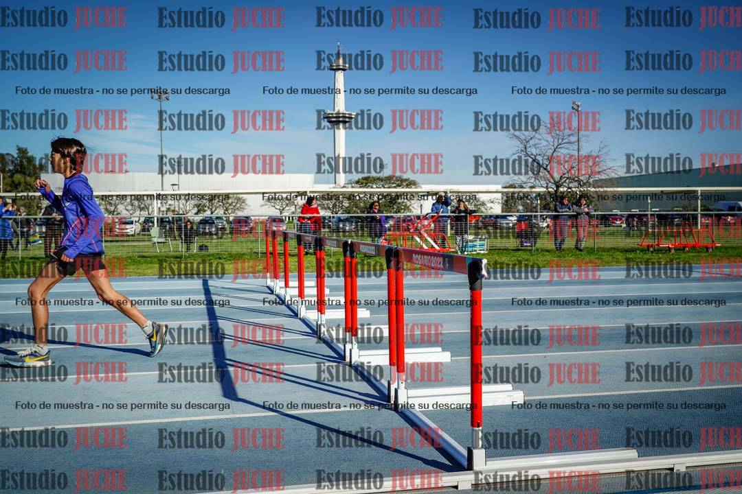Fotos de los 100 m con vallas de varones - U14 (incluye hexatlón)