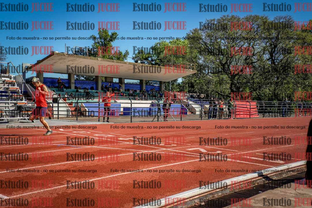 Fotos de los 295 m con vallas de varones