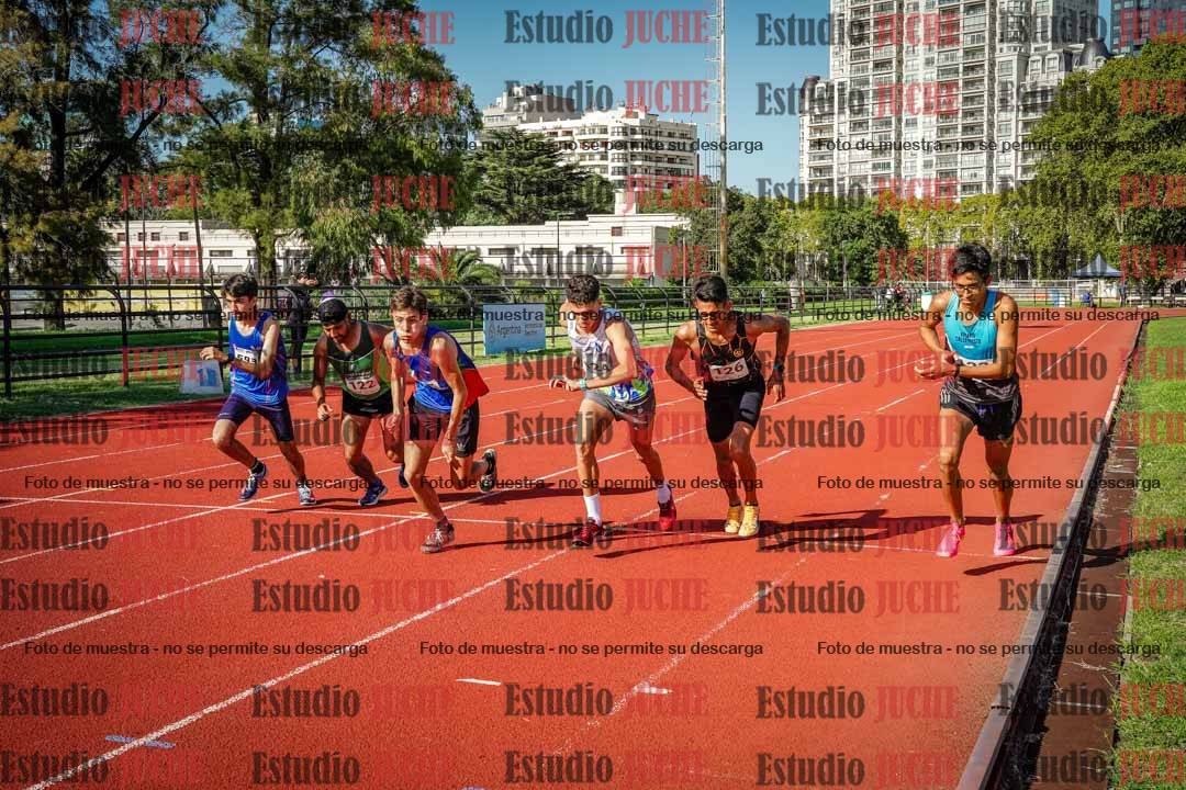 Fotos de los 3000 m con obstáculos de varones