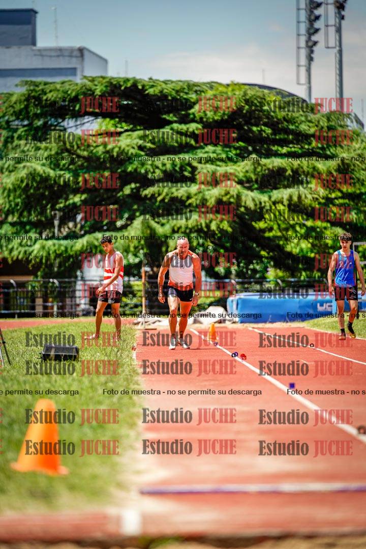 Fotos del salto en largo de varones