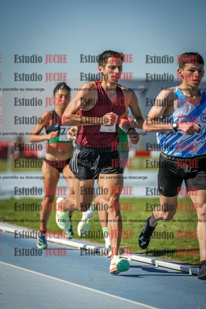 Fotos de los 5000 m de mujeres y varones - serie 1