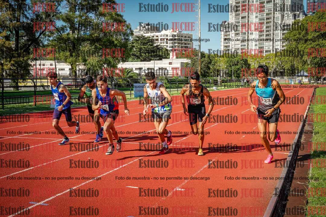 Fotos de los 3000 m con obstáculos de varones