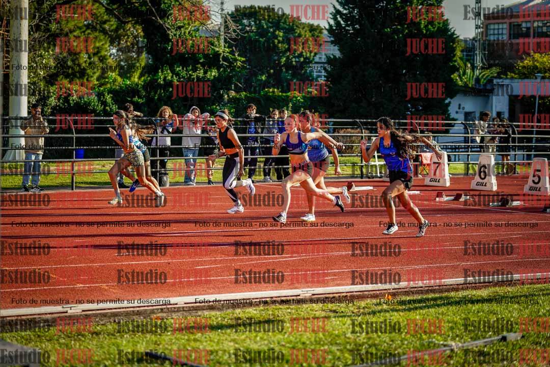 Fotos de los 100 m con vallas de mujeres