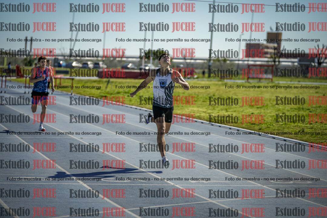 Fotos de los 400 m con vallas de varones