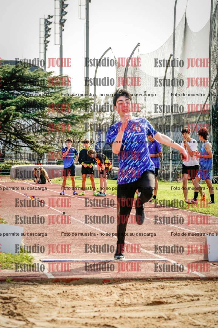 Fotos del salto en largo de varones