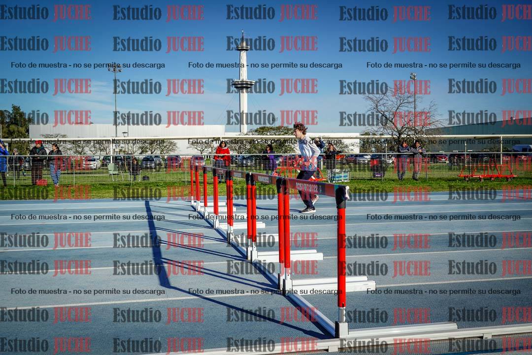 Fotos de los 100 m con vallas de varones - U14 (incluye hexatlón)