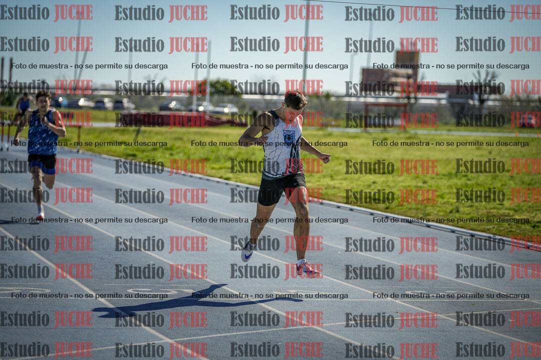 Fotos de los 400 m con vallas de varones
