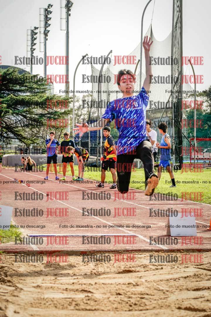 Fotos del salto en largo de varones