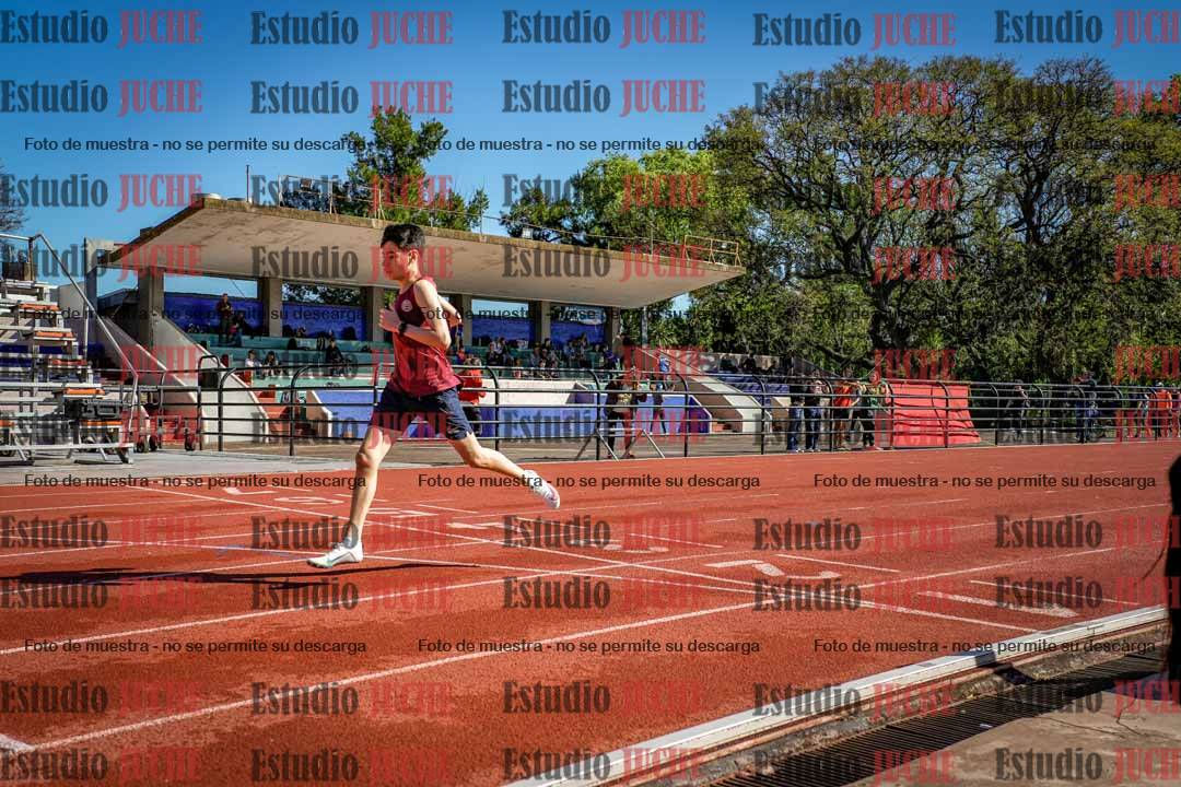 Fotos de los 295 m con vallas de varones