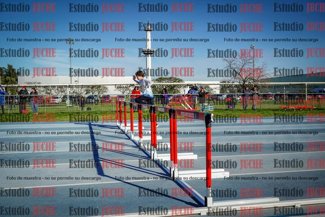 Fotos de los 100 m con vallas de varones - U14 (incluye hexatlón)