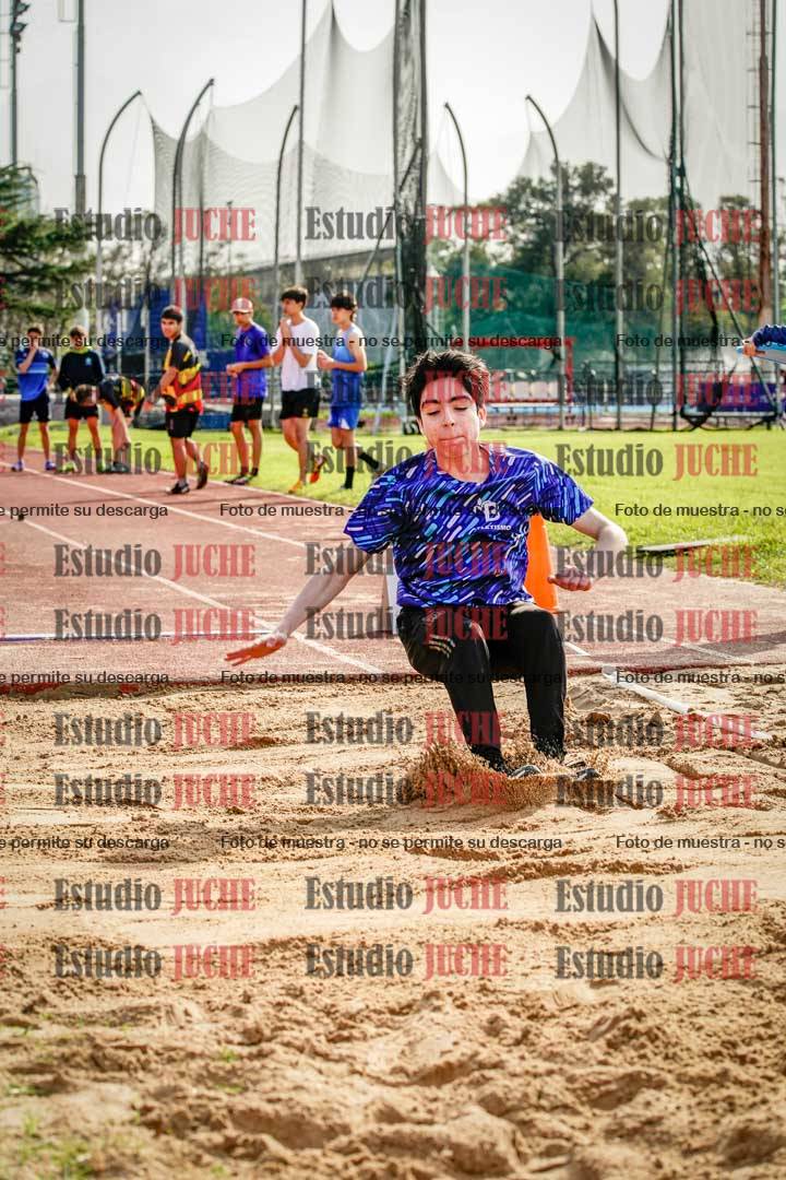 Fotos del salto en largo de varones