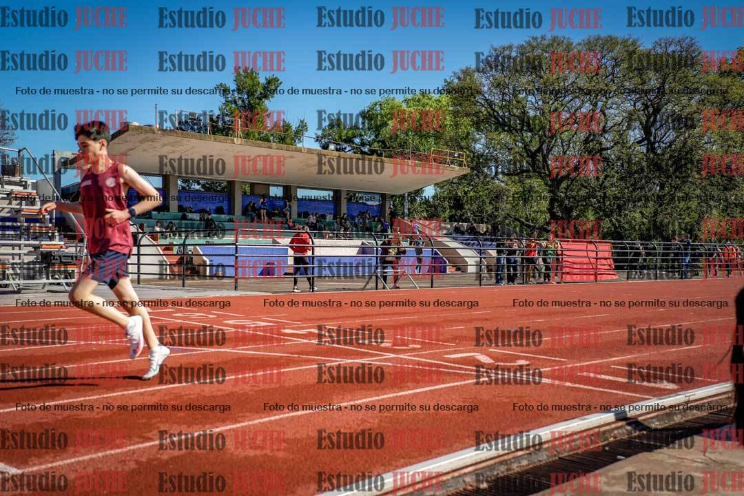 Fotos de los 295 m con vallas de varones