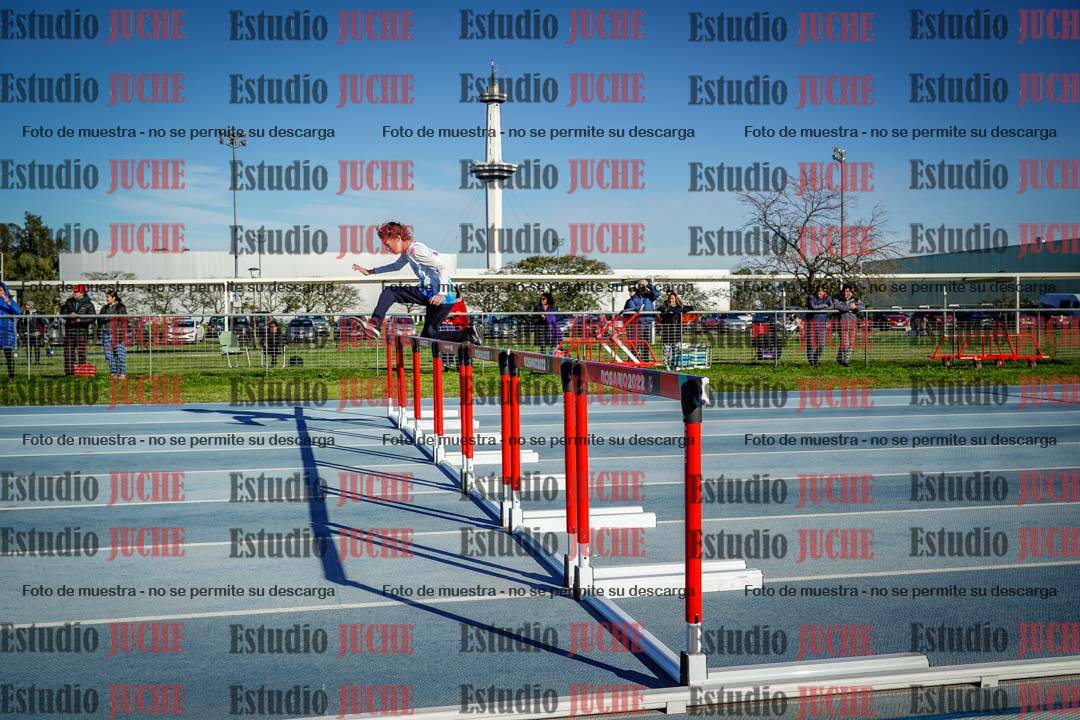Fotos de los 100 m con vallas de varones - U14 (incluye hexatlón)