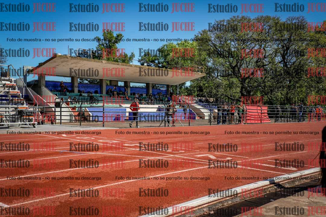 Fotos de los 295 m con vallas de varones