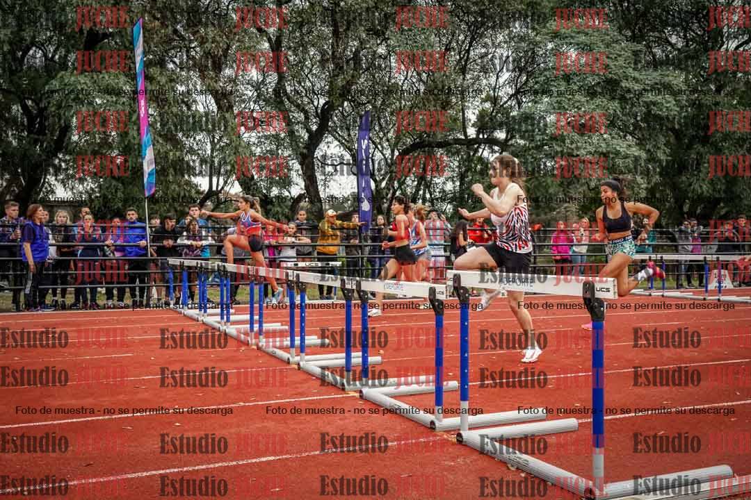 Fotos de los 100 m con vallas de mujeres