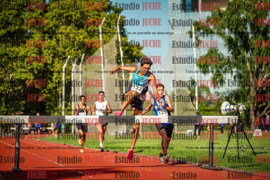 Fotos de los 3000 m con obstáculos de varones