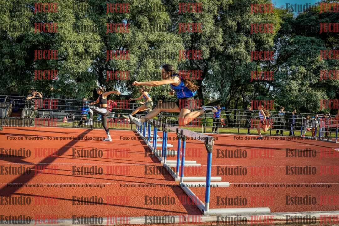 Fotos de los 100 m con vallas de mujeres