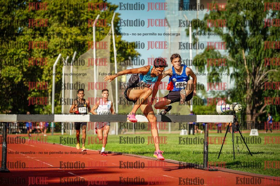 Fotos de los 3000 m con obstáculos de varones