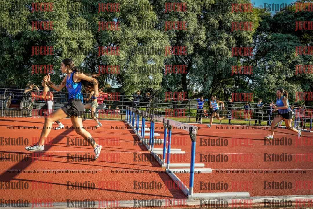 Fotos de los 100 m con vallas de mujeres