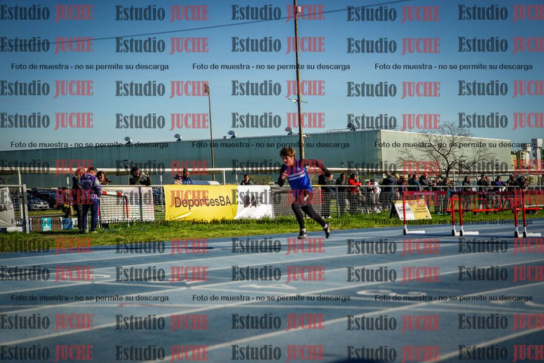 Fotos de los 100 m con vallas de varones - U14 (incluye hexatlón)