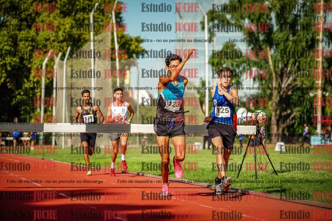 Fotos de los 3000 m con obstáculos de varones