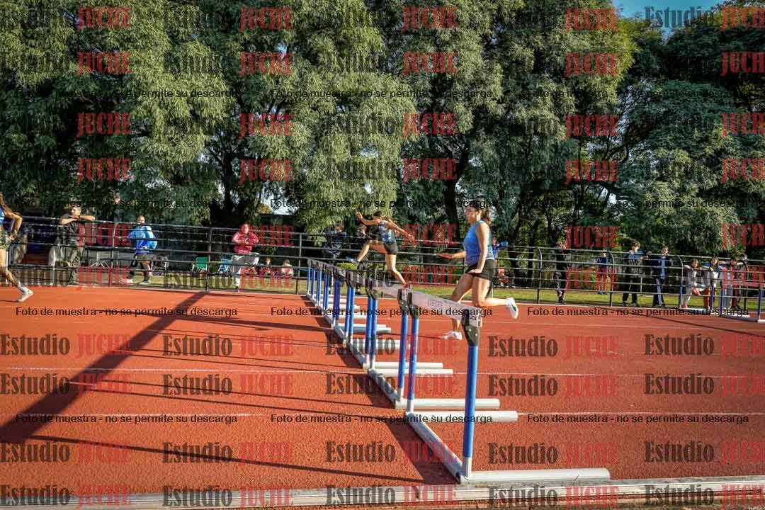 Fotos de los 100 m con vallas de mujeres