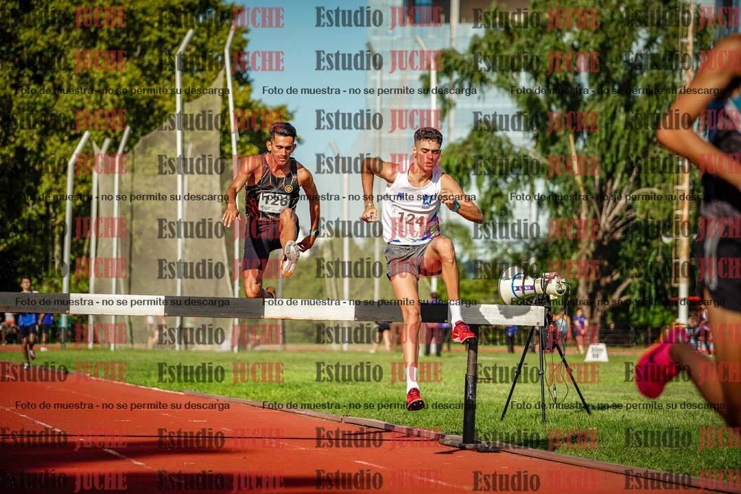 Fotos de los 3000 m con obstáculos de varones