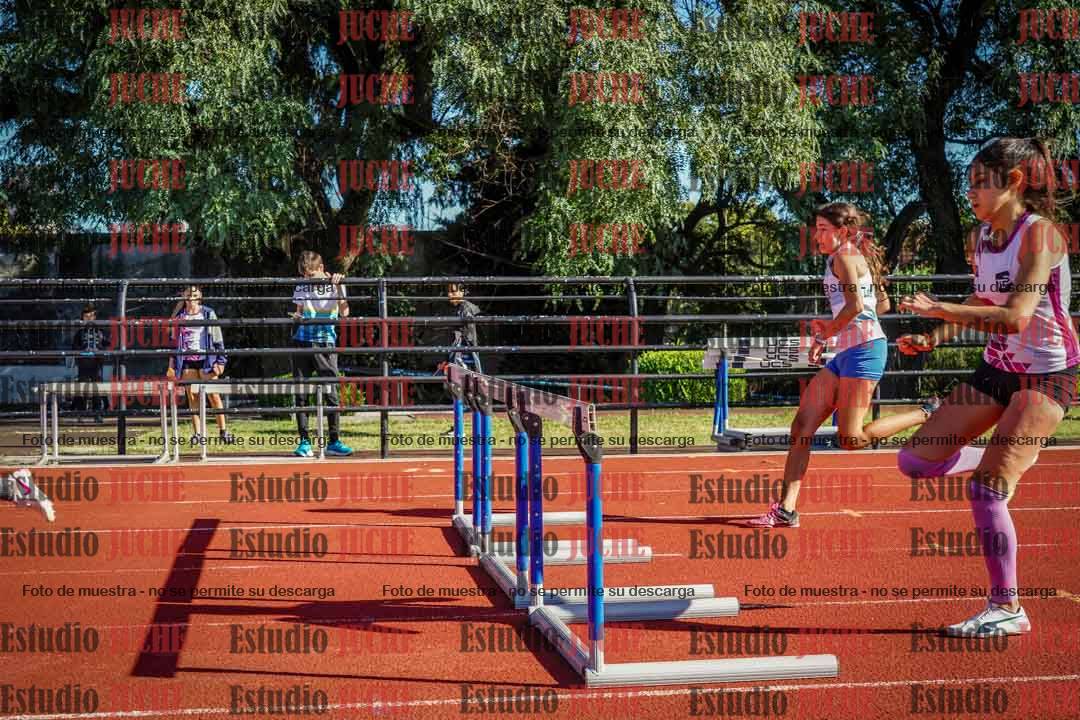 Fotos de los 80 m con vallas de mujeres